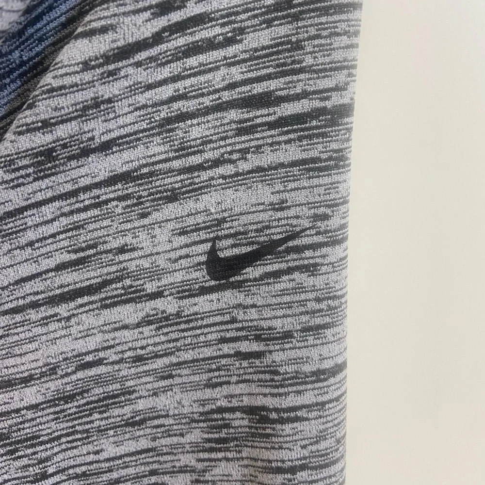 Nike relaxed yoga top, size large. Black, white, and grey - Picture 3 of 4